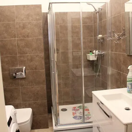 New Luxury With Two Bathrooms