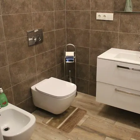 New Luxury With Two Bathrooms *