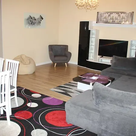 New Luxury With Two Bathrooms דירה ריגה